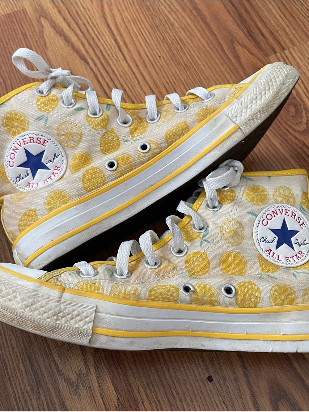 Converse Yellow White Lemon Fruit Print High Top Sneakers Women’s Size 7.5
